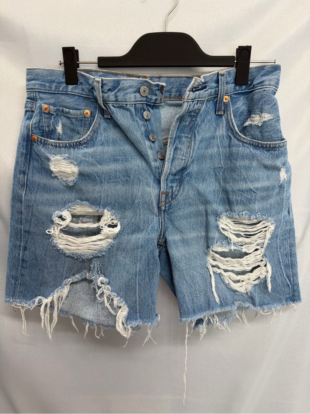 Levi’s 501 Distressed Jean‎ Shorts Light Wash Blue Denim Button Fly Mid Thigh 29